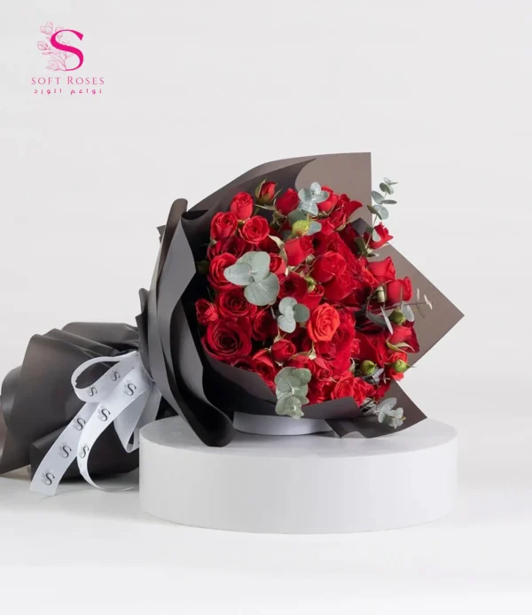 ⁦رومانسية حمراء - ورود حمراء عاطفية للتعبير عن الحب العميق⁩ - الصورة ⁦2⁩